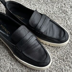 Vionic Women's Black and Cream Loafers